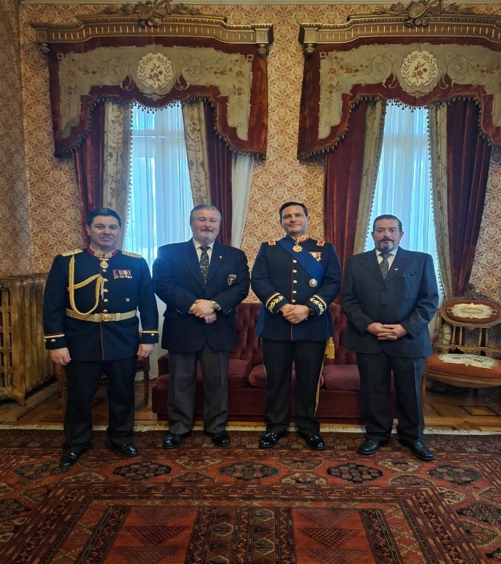 Avanzada Punta Arenas saluda a V División en el marco de las Glorias del Ejército